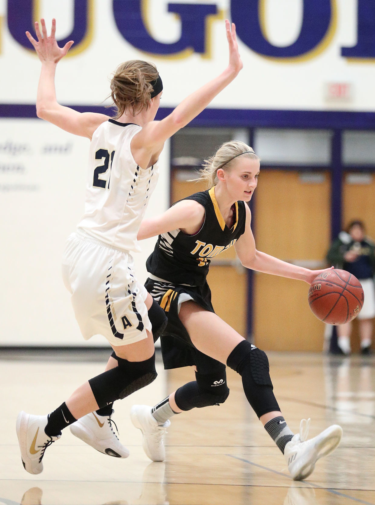 La Crosse Aquinas vs. Tomah